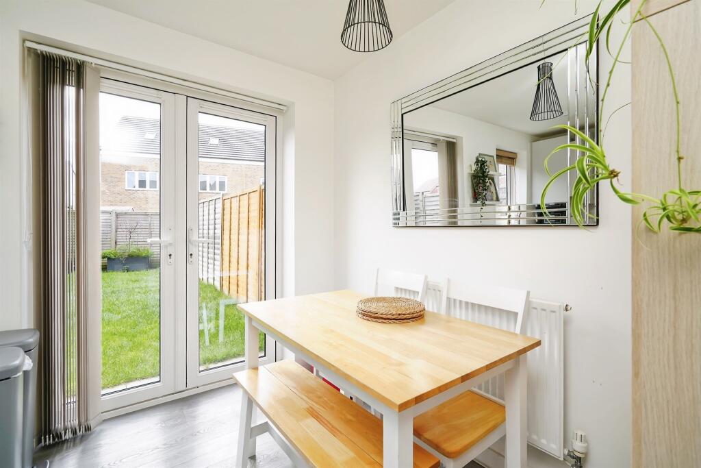 House in Vale of White Horse, Wellington Gate, Grove - More