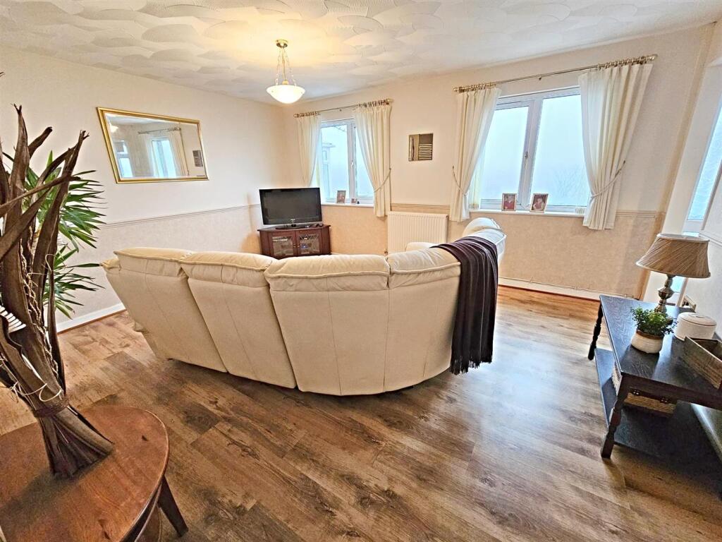 Ffordd Catraeth, Cilfynydd, Pontypridd photo 3