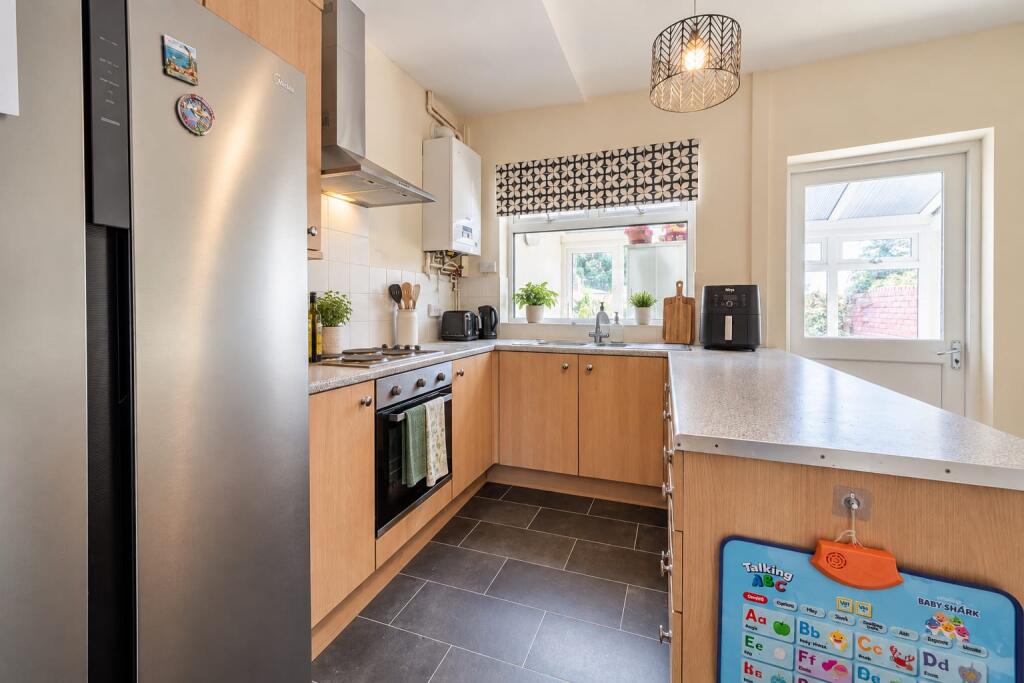 House in Mansfield, Nottinghamshire - View 4