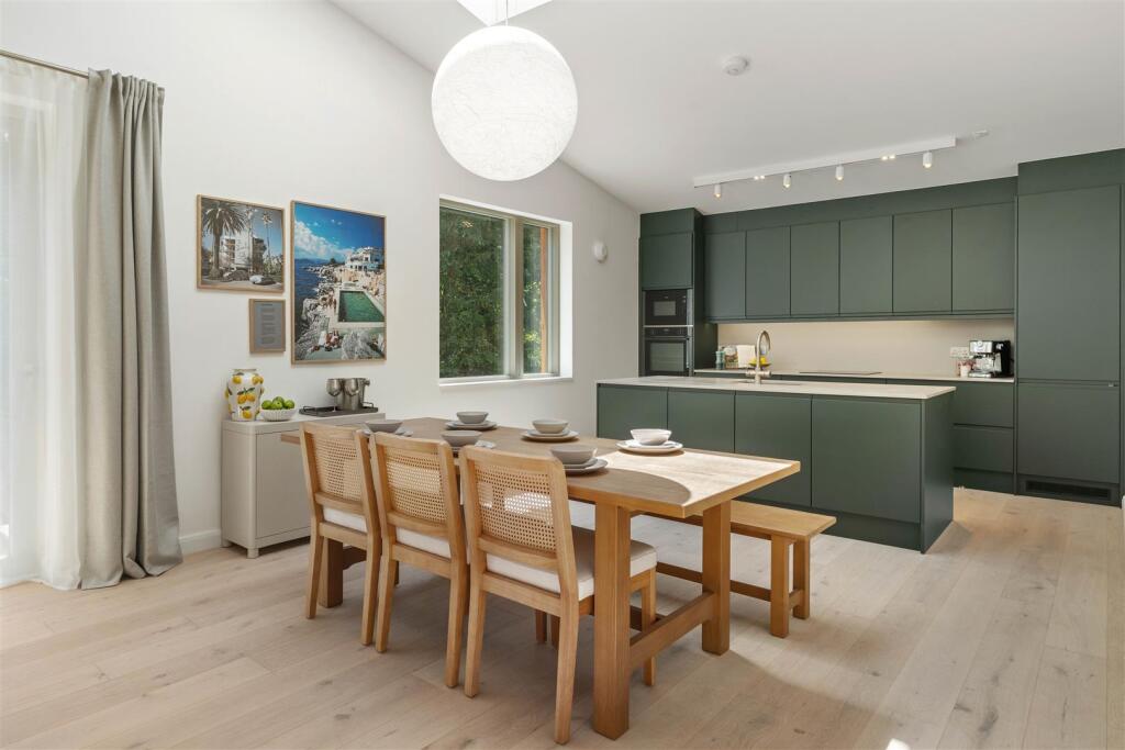 Main image of property: Apartment 6, Larchwood Lodge, New Road, Digswell, Welwyn