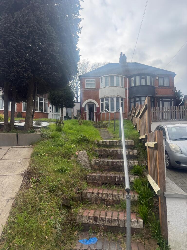 Main image of property: 20 The Rise, Great Barr, Birmingham, West Midlands B42 2BP