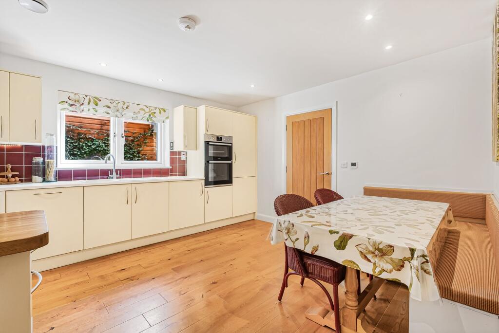 House in Houghton Conquest, Central Bedfordshire - View 3