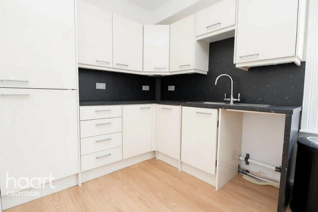 Apartment in Croydon - More