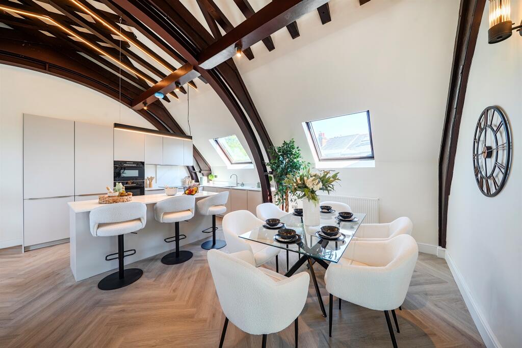 House in Hertsmere, Hertfordshire - View 3