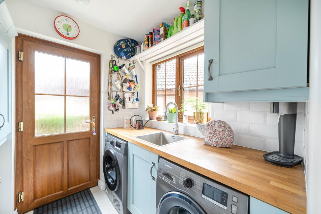 House in Basingstoke and Deane, Oakley - More