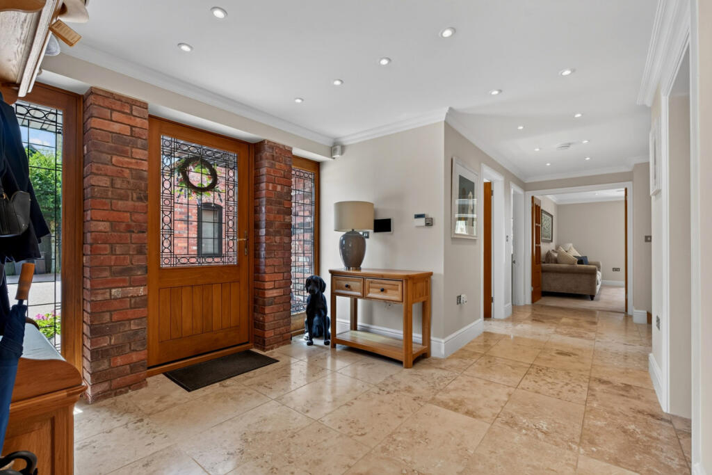 House in Worcester - View 5