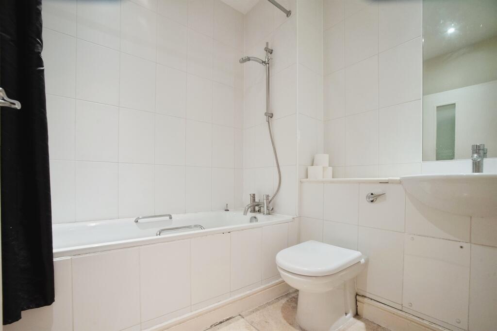 Apartment in Swindon, Railway Village, Town Centre - View 5