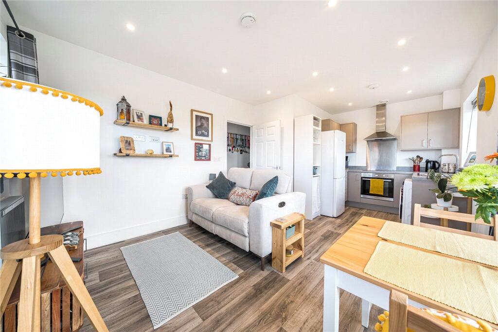 Gilbert Close, Padworth, Reading