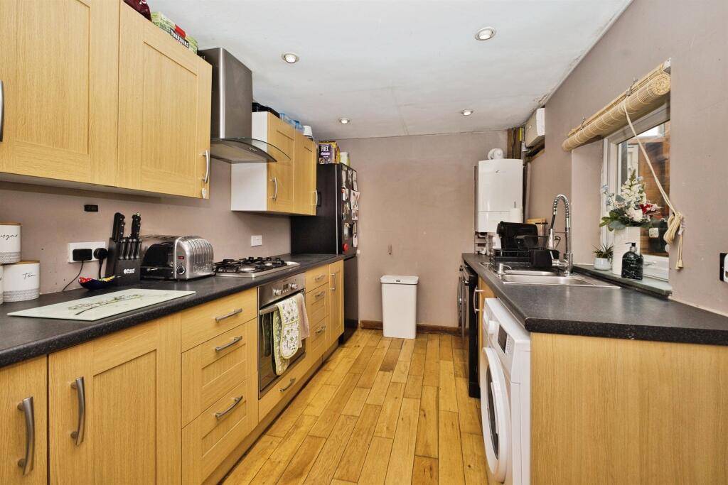 Smiths Terrace, YEOVIL photo 4