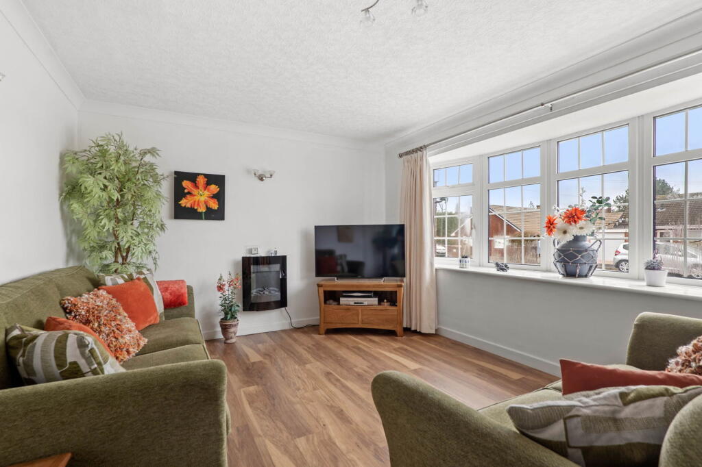 6 Lugano Road, Northwick, Worcester.  WR3 7NG photo 3