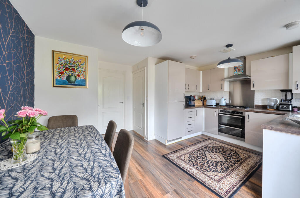 House in Dunstable, Downside, Central Bedfordshire - View 2