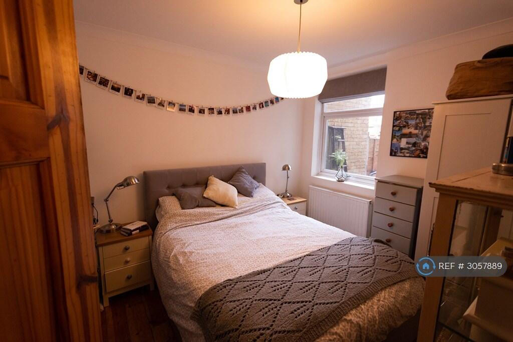 Apartment in London - More