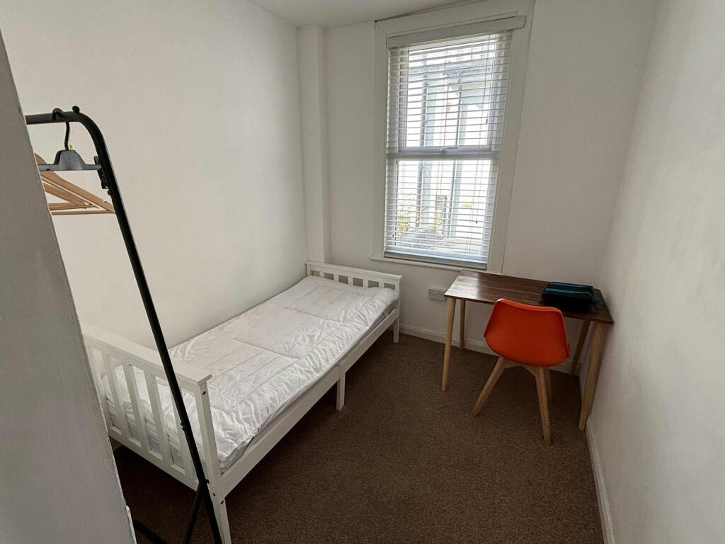 Single bedroom.jpeg
