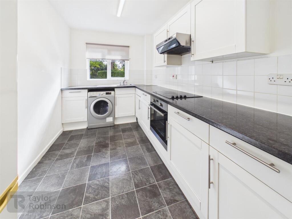 Apartment in Redhill - View 3