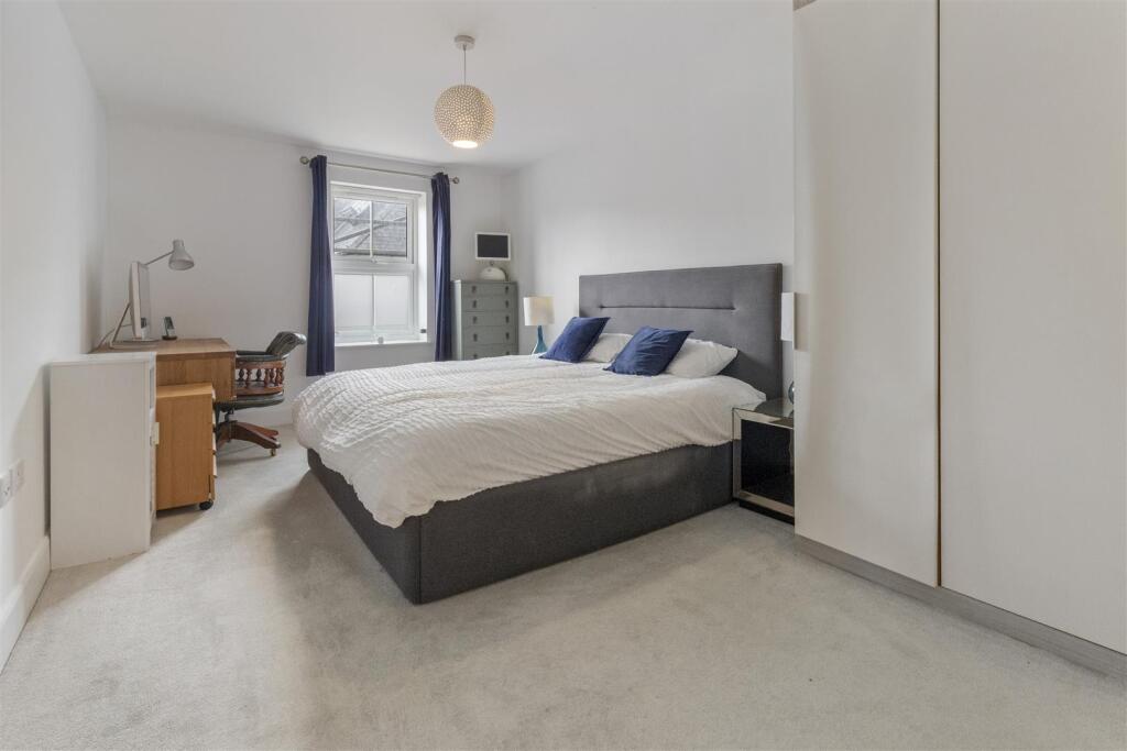 Apartment in Worthing, West Sussex - View 5