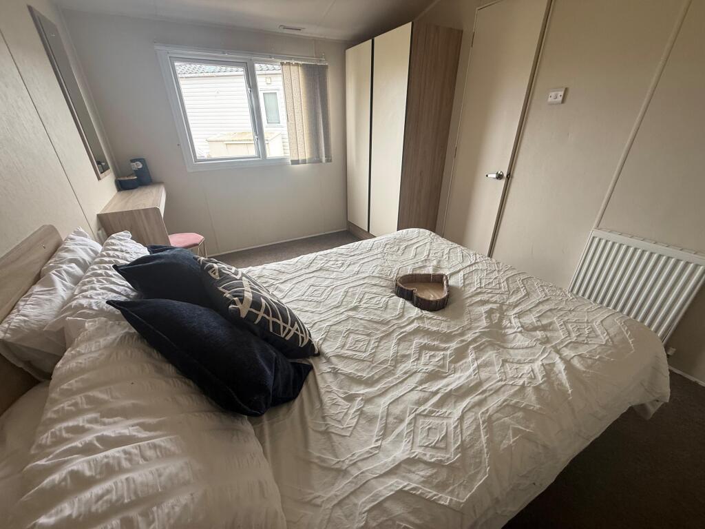 2016 Willerby Etchingham, Felixstowe Beach Holiday Park, Walton Avenue, Felixstowe, Suffolk, IP11 2HA photo 5