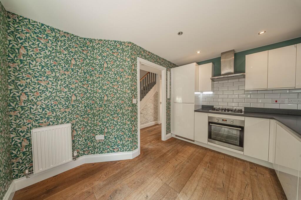 House in Haywards Heath, Lucastes - View 4