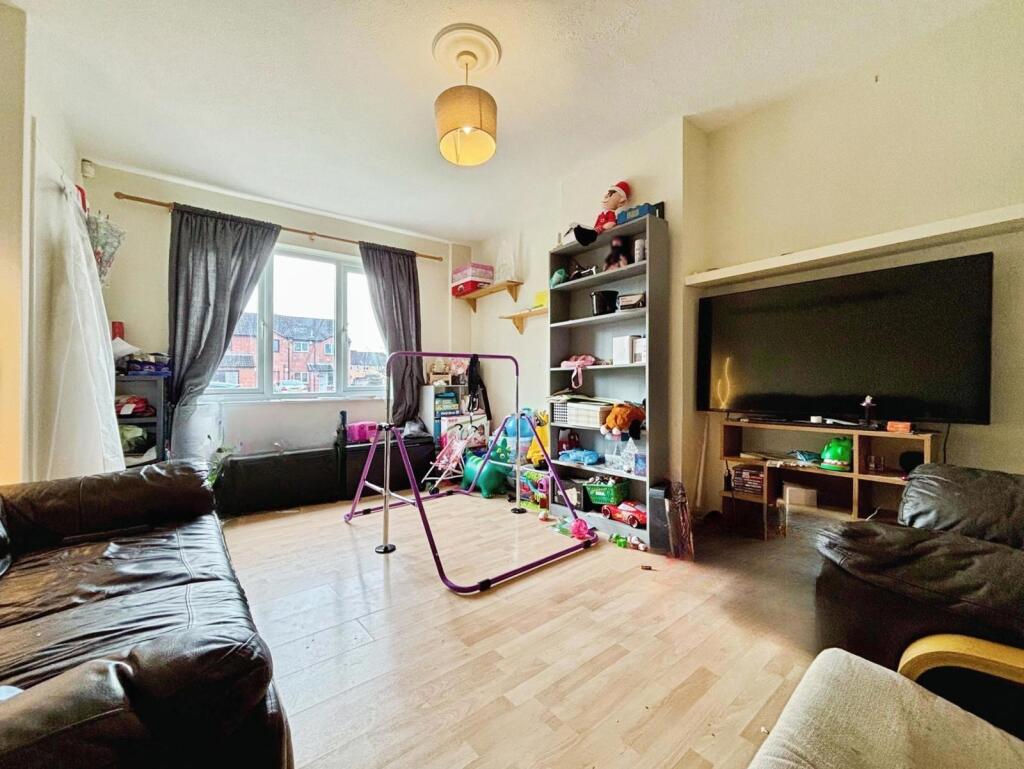 Maythorn Drive, Cheltenham, Gloucestershire photo 3