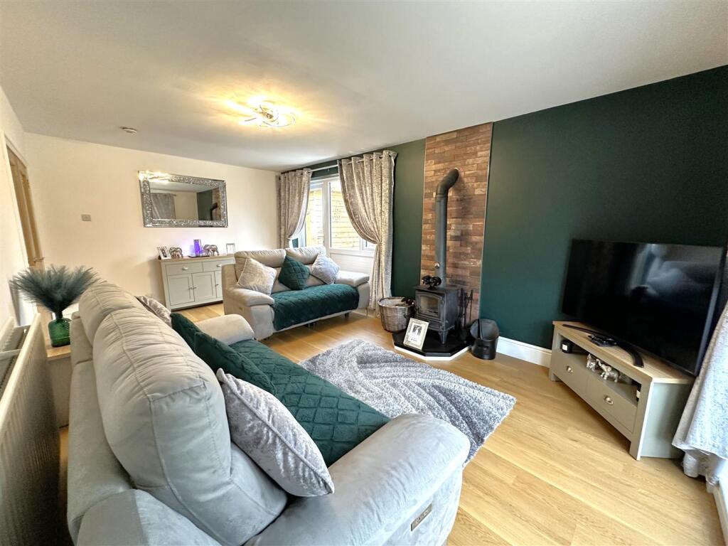 Macaulay Drive, Balderton, Newark photo 2