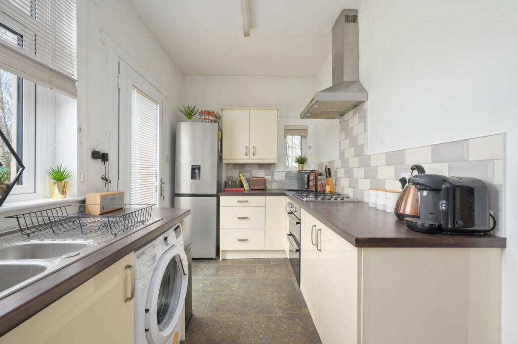 Apartment in Oakley, Fife - View 3