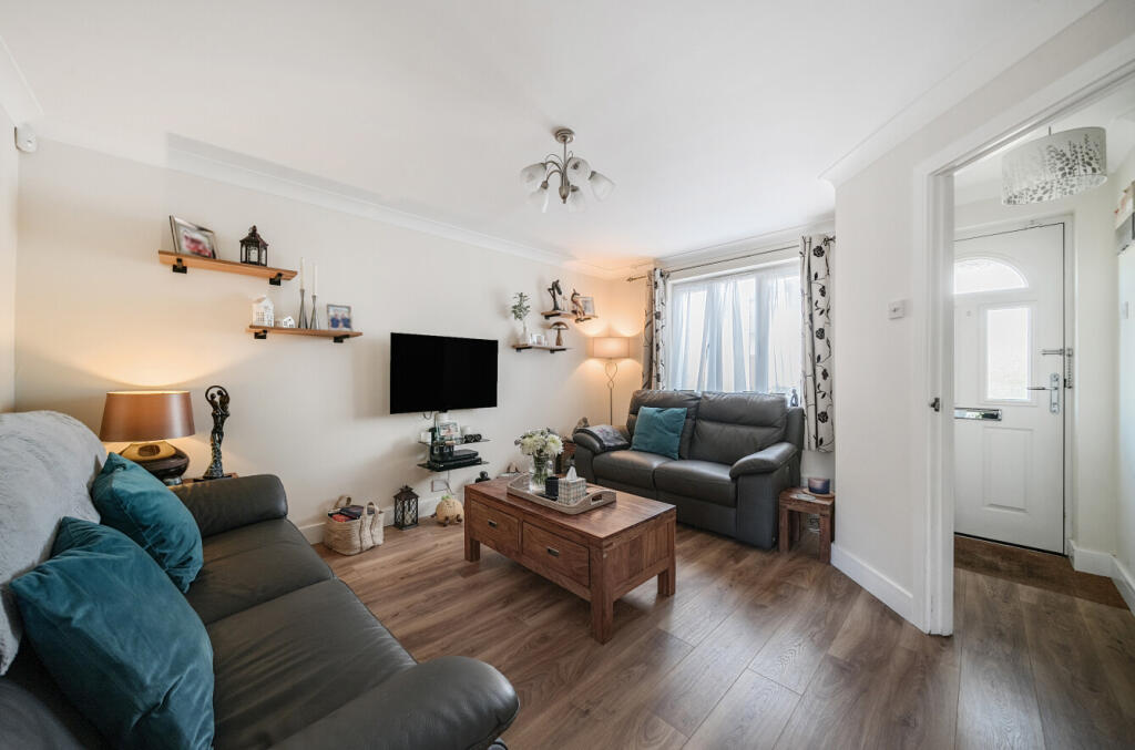 Candlerush Close, Woking, Surrey, GU22 photo 2