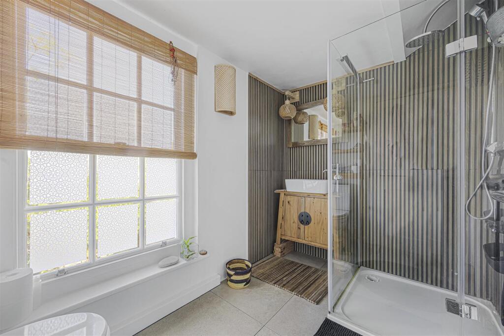 House in Reading, Emmer Green - More