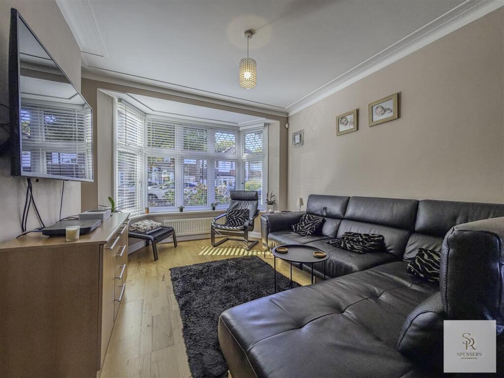 Woodland Rise, Greenford, UB6 photo 4