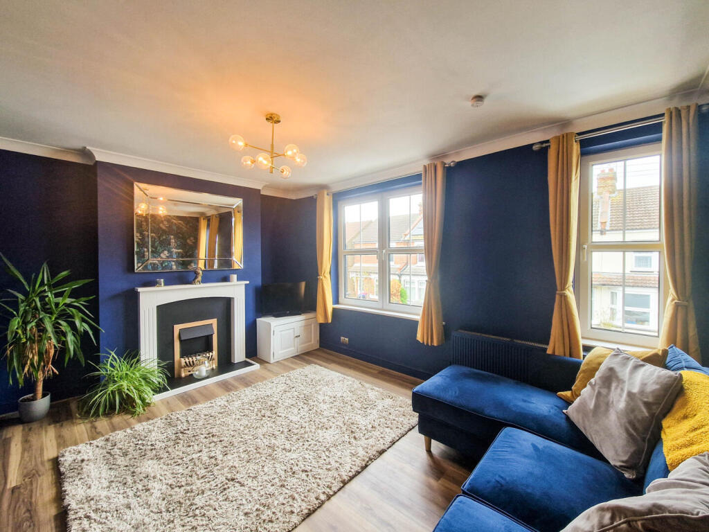 Apartment in Southend-on-Sea, Essex - View 2