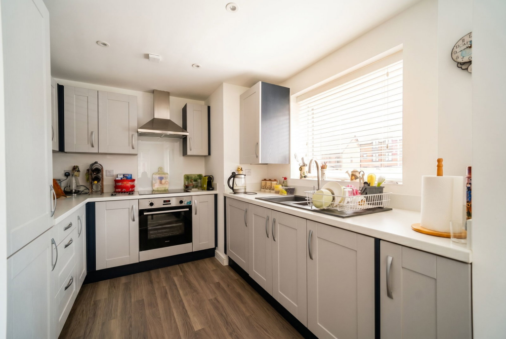 Apartment in Solihull, Shirley - View 6