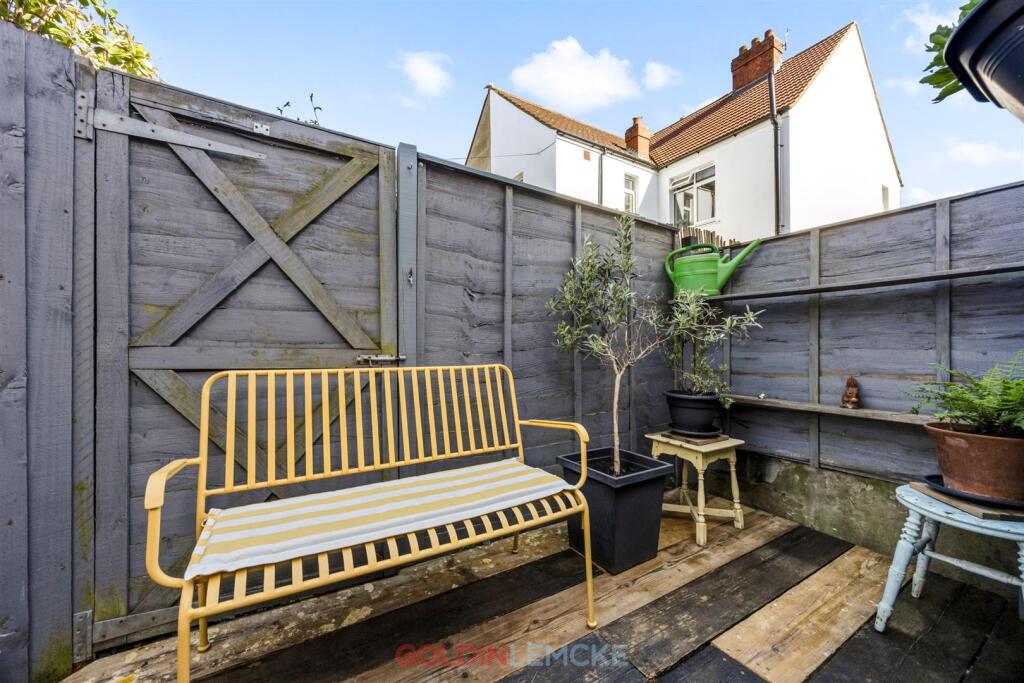 Apartment in Hove, Hangleton - More