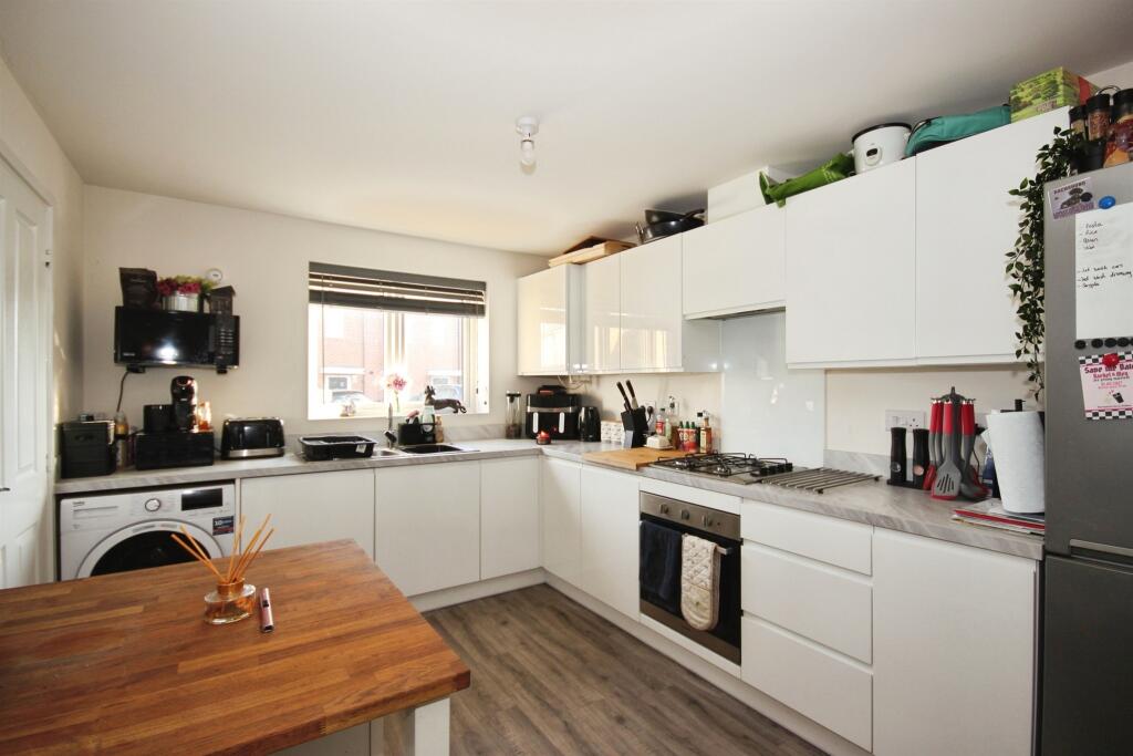 Blacksmith Way, Exhall, Coventry photo 3