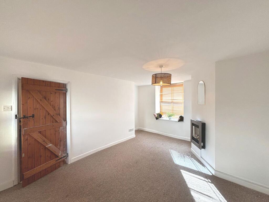 House in Wotton-under-Edge, Coombe - More