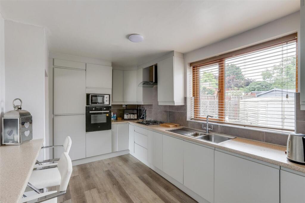 Greenwood Avenue, Hucknall, NG15 photo 2
