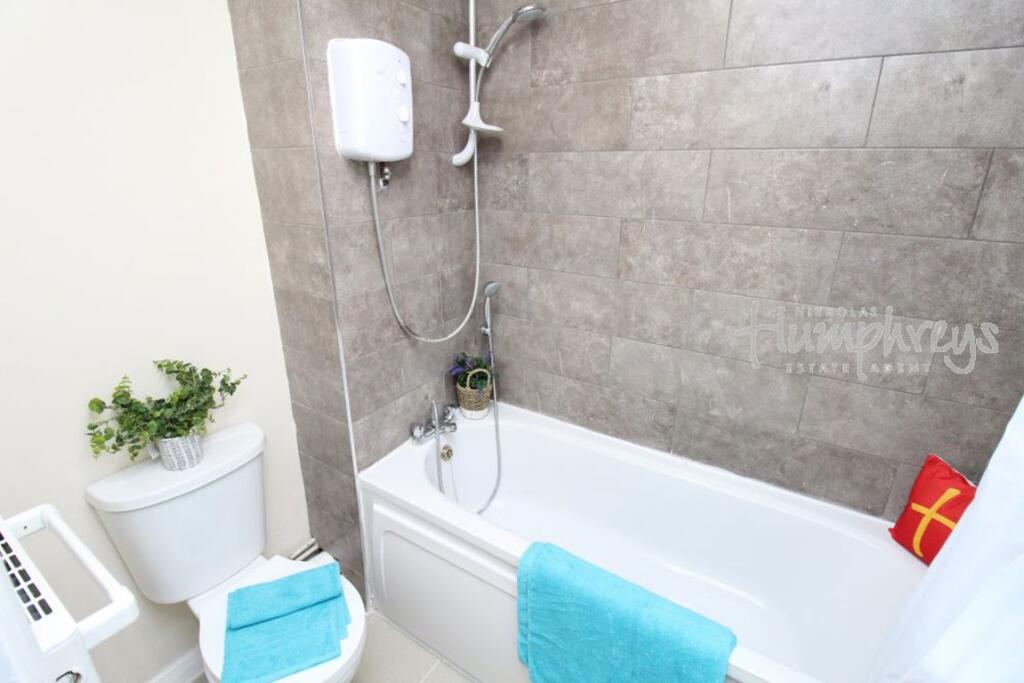 Additional image 6 of Bodmin Grove, B7 - 8-8 Viewings