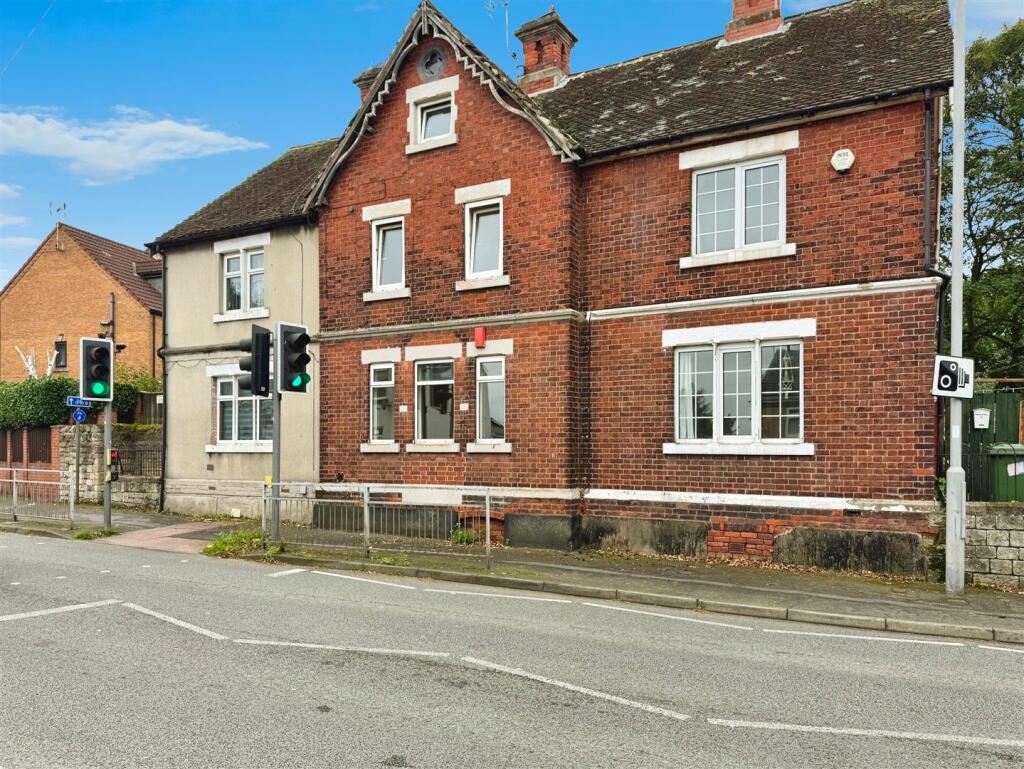 3-bed terraced on Retford Road, Worksop, £100,000