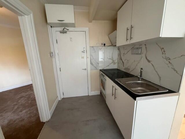 Apartment in Luton - View 3