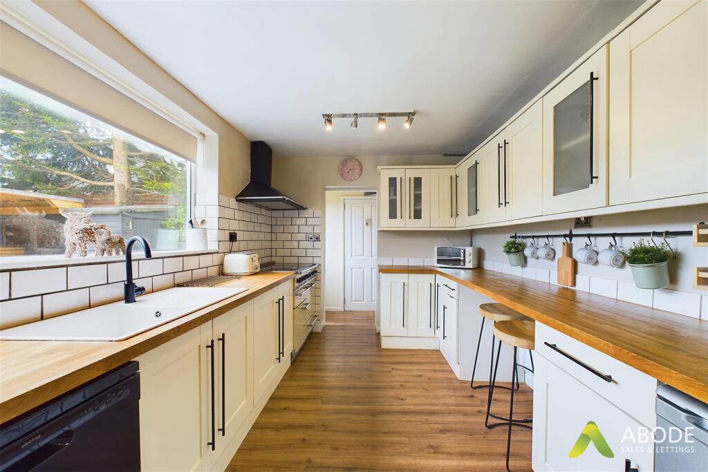 Sunnyside Road, Uttoxeter, Staffordshire photo 4