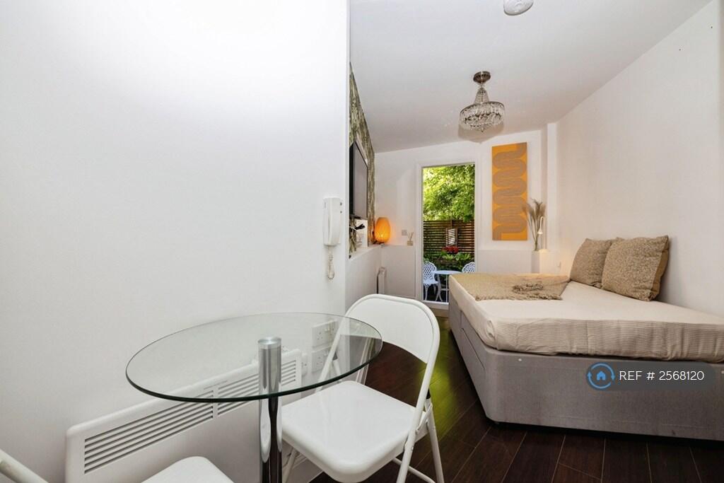 Studio flat for rent