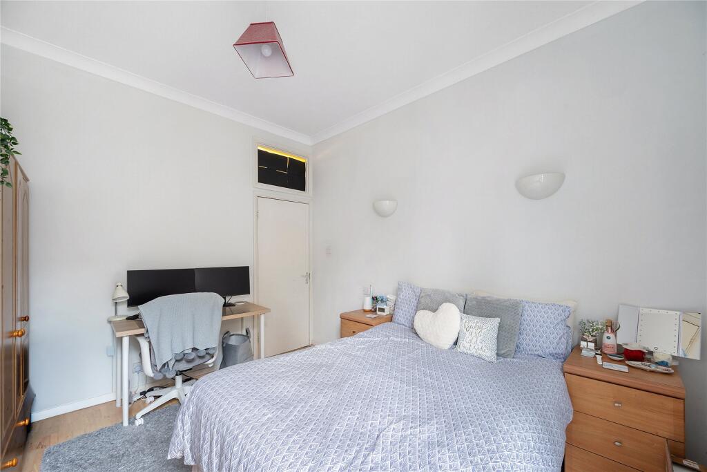 Apartment in London - More