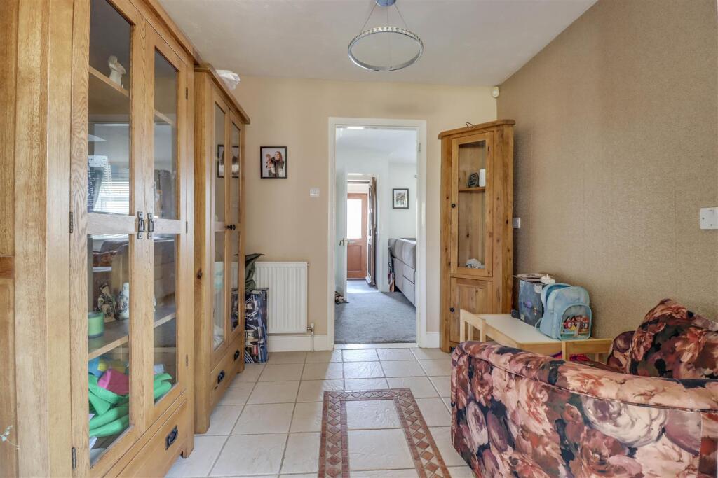 House in Basildon, Shotgate - More