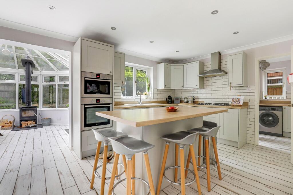 Badger Close, Hucknall, NG15 photo 2
