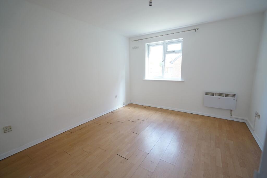 Apartment in Grays, South Stifford - View 3