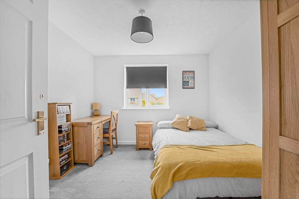 Apartment in Runnymede, Pooley Green - More