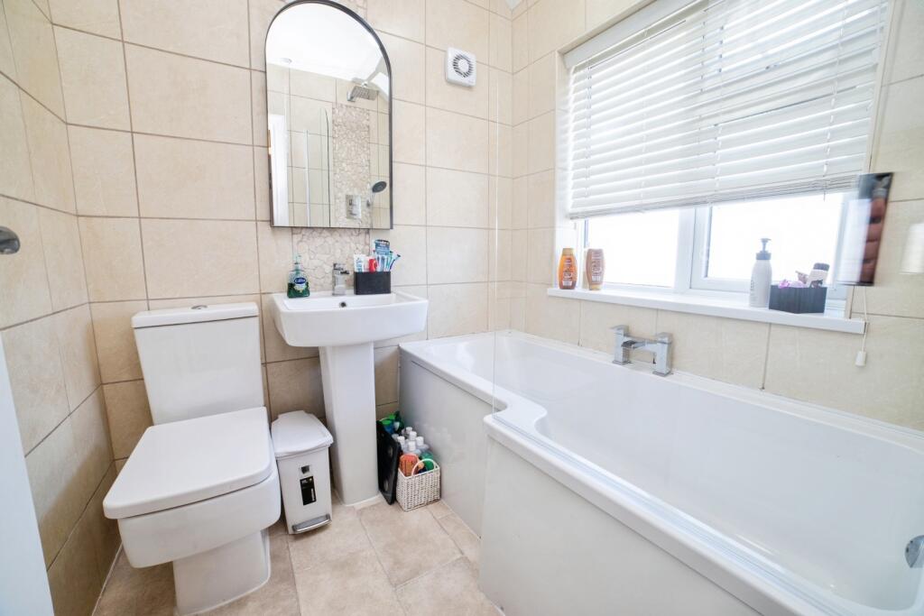 House in Ashfield, Sutton in Ashfield, Nottinghamshire - View 4
