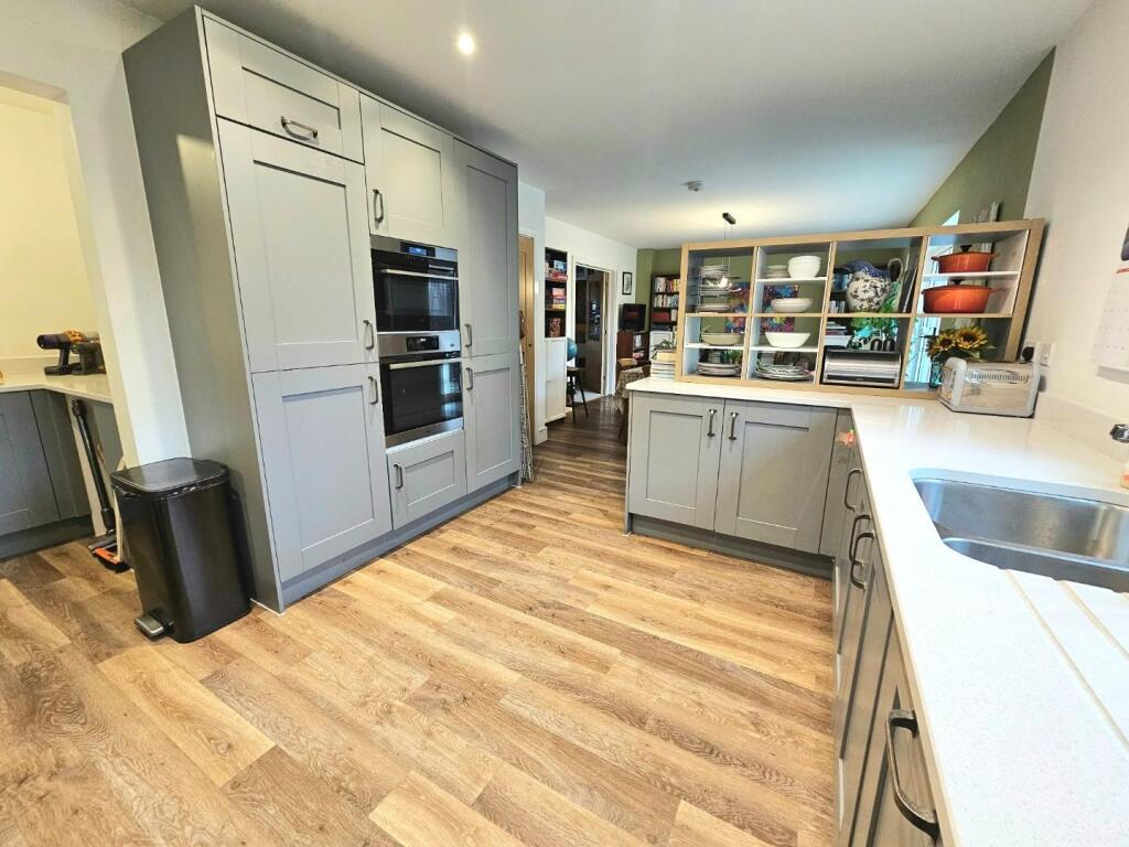 House in Gloucester - View 4