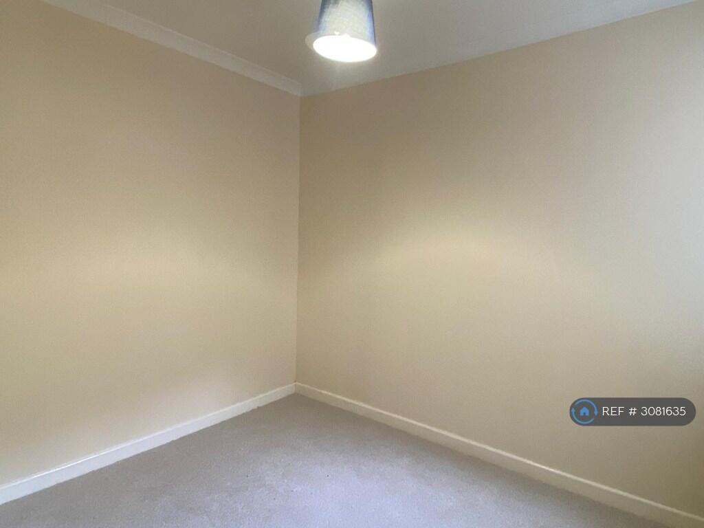 Apartment in Derby - View 3
