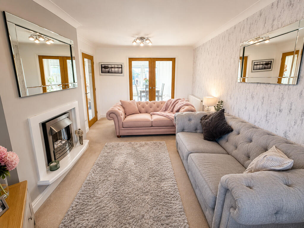 House in Nuneaton and Bedworth, Whitestone - More