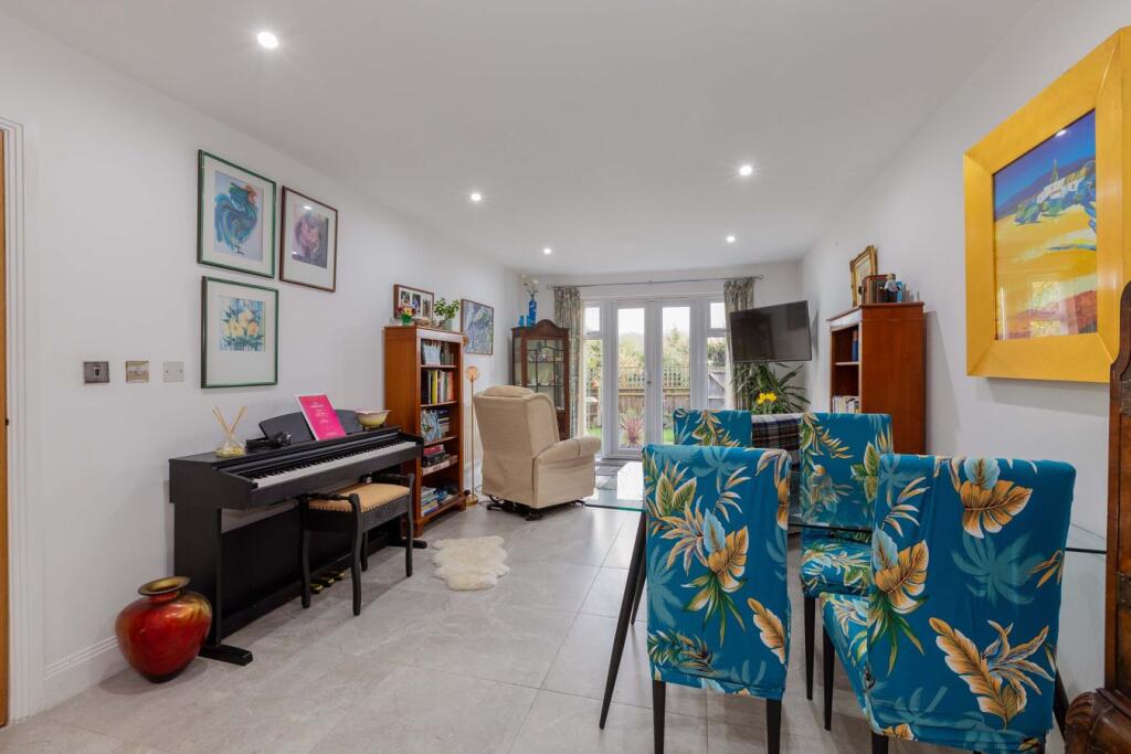 Apartment in Slough, Windsor and Maidenhead - View 5