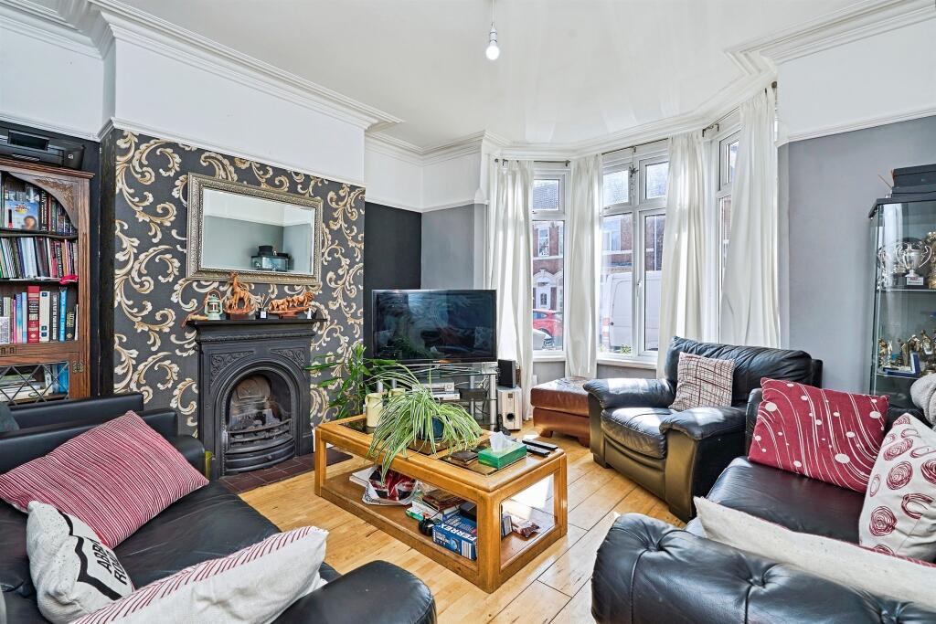 House in Wolverhampton, Tettenhall - View 3