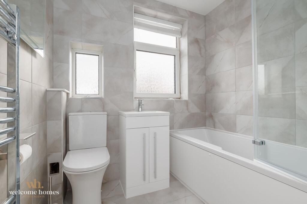 Apartment in Christchurch, Iford, Bournemouth - View 2